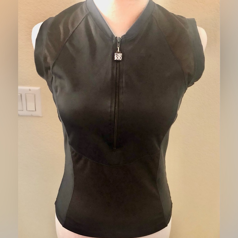 DESOTO Skin Cooler Women's Black Athletic Top